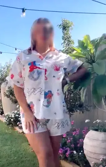 Anne, 33