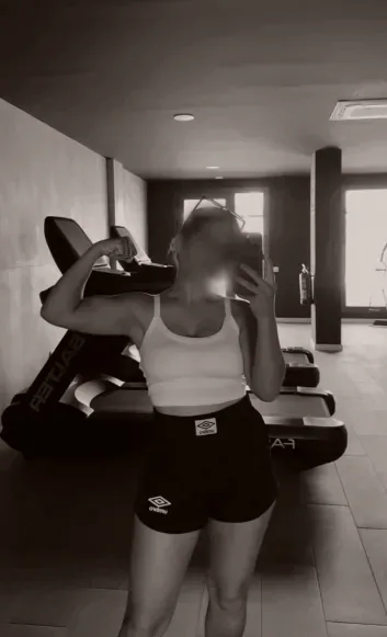 Astrid, 25