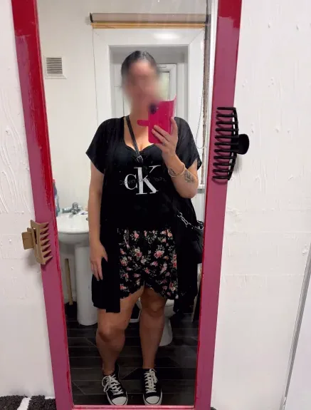 Caroline, 37
