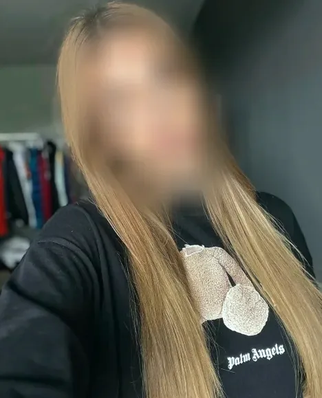 Emilie, 28