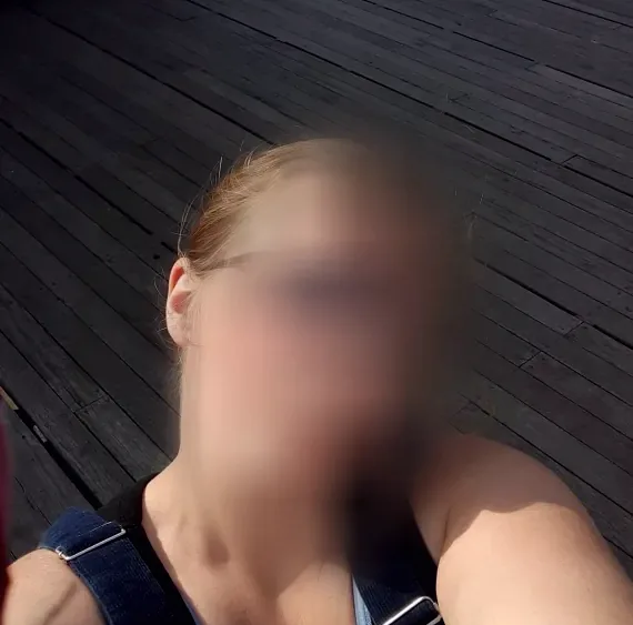 Isabella, 32