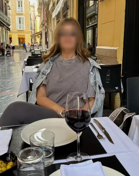 Ivana, 35