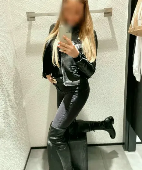 Karoline, 33