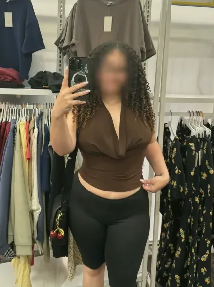 Laura, 30