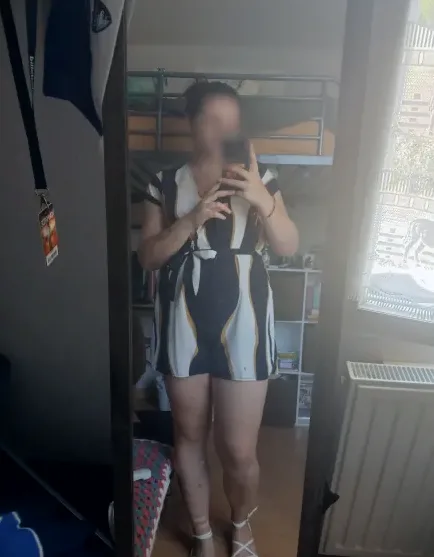 Zeynep, 22